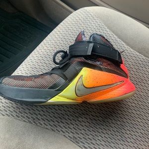 Lebron Soldier 9 Rising Sun China Exclusive kinda worn but in good shape Rare!💯